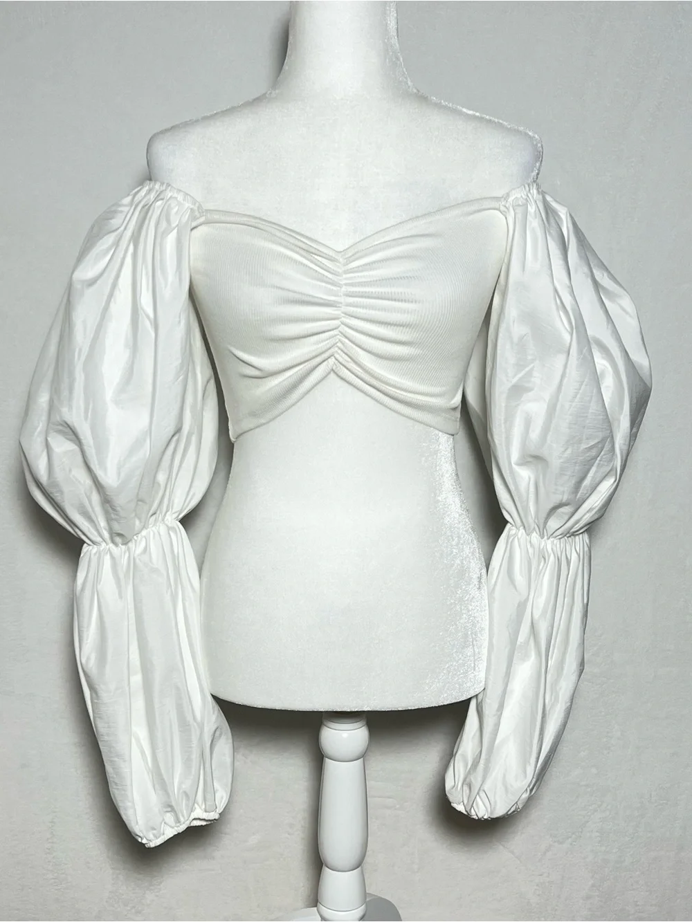 ZARA White Puff-Sleeve Ribbed Ruched Stretch Crop Top Blouse - size M